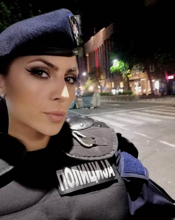 Policajka Ceca objavila sliku u bikiniju