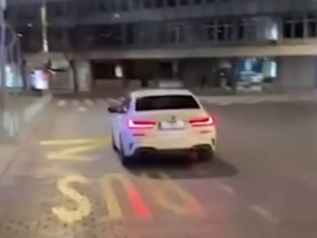 kolima divljao na trgu republike video