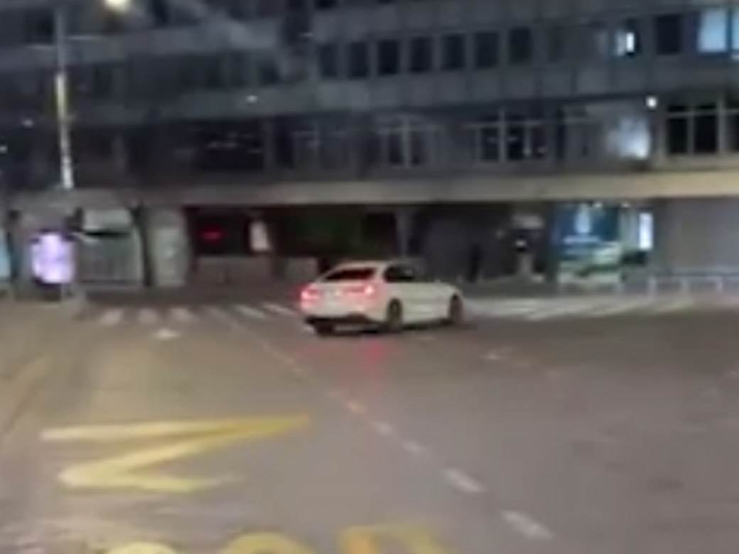 kolima divljao na trgu republike video