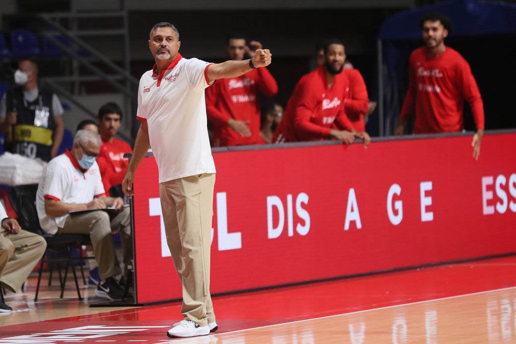 stefan jovic povredjen gleda utakmicu