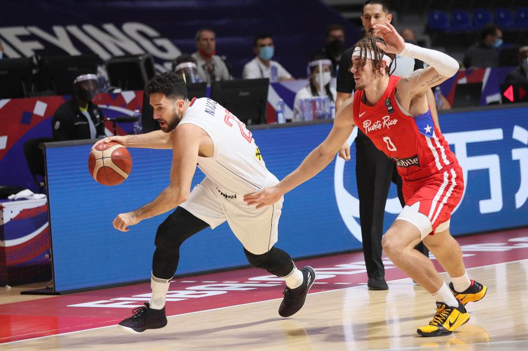 stefan jovic povredjen gleda utakmicu