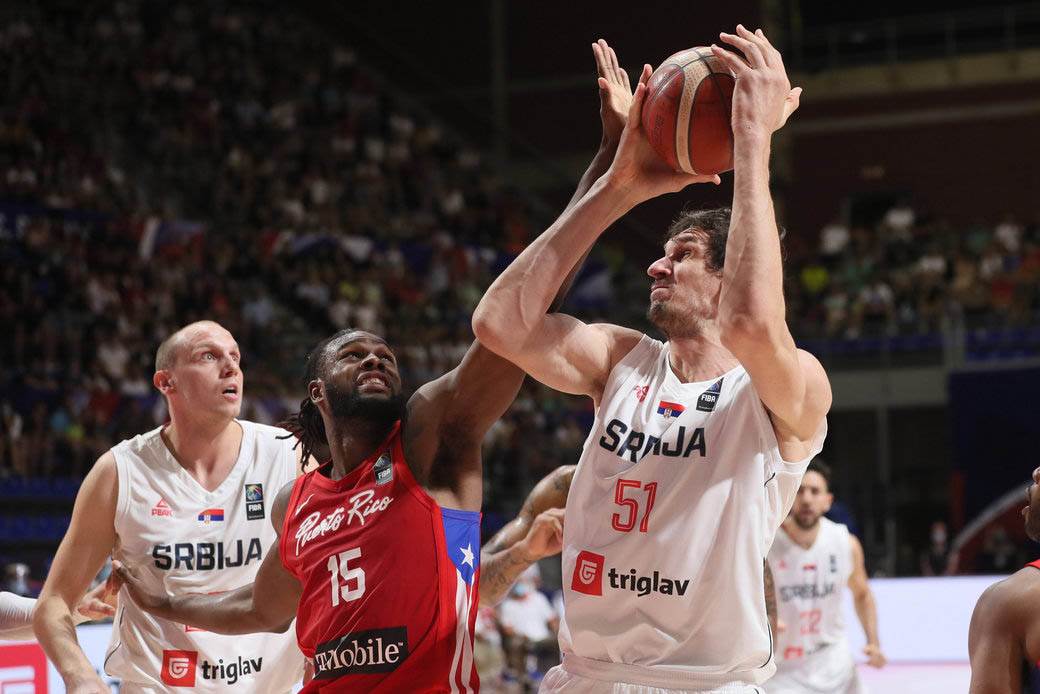 stefan jovic povredjen gleda utakmicu