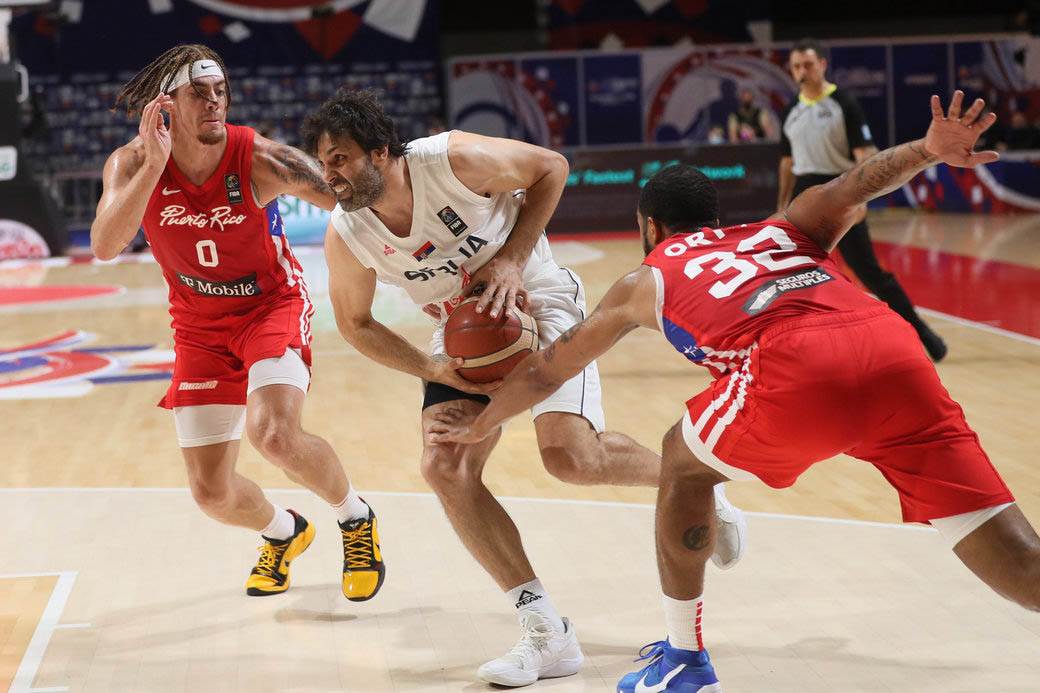 stefan jovic povredjen gleda utakmicu