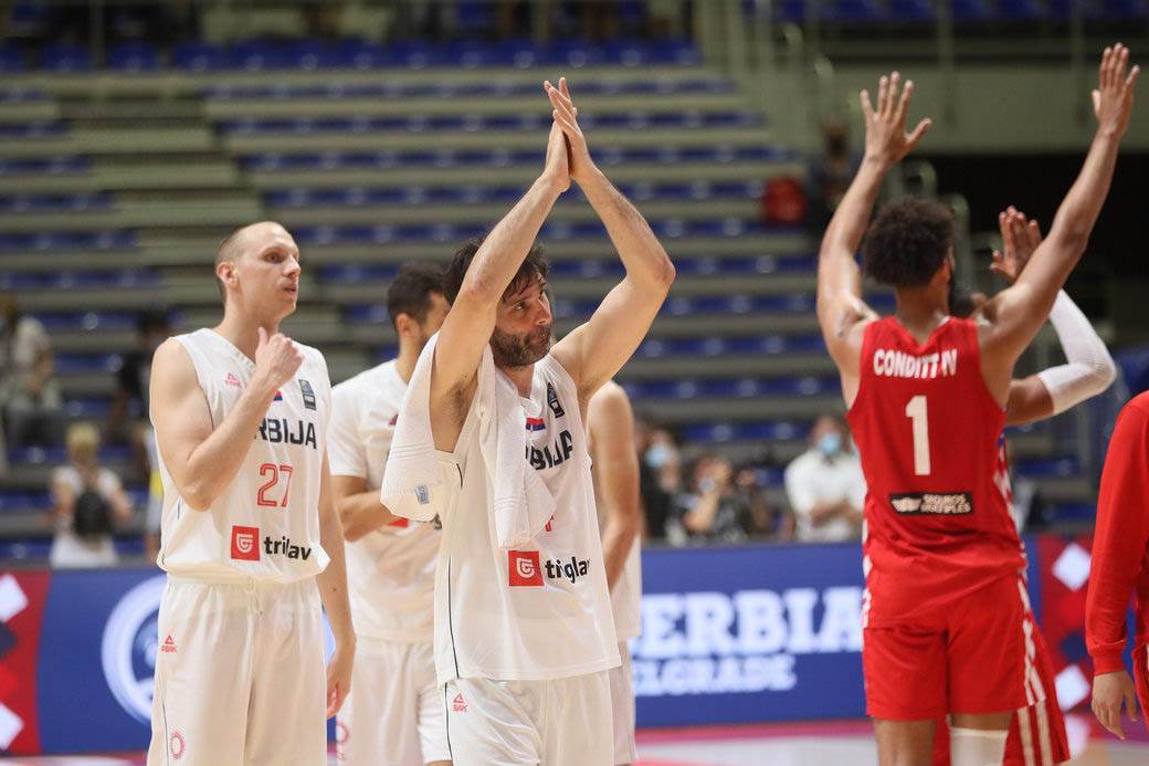 stefan jovic povredjen gleda utakmicu