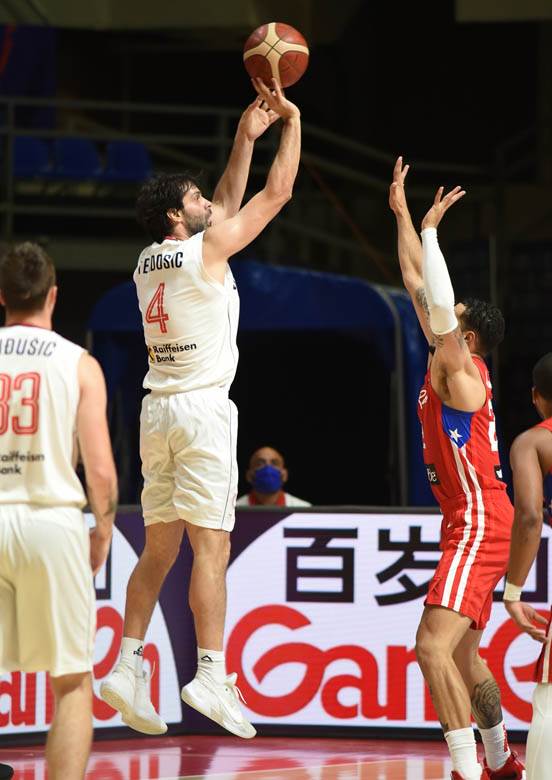 stefan jovic povredjen gleda utakmicu