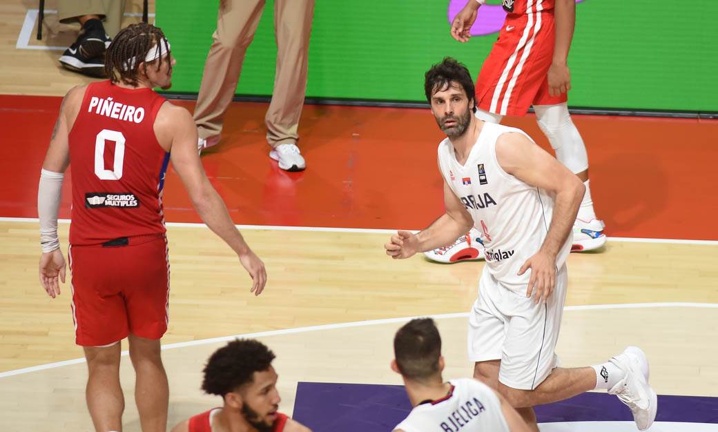 stefan jovic povredjen gleda utakmicu