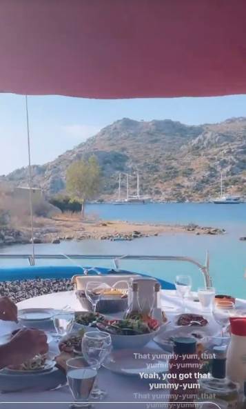 anastasija raznatovic u bikiniju