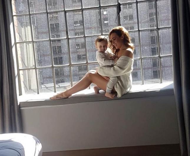 glumica ima koronu simptomi bol