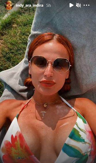 indi mrsava u kupacem grudi obline