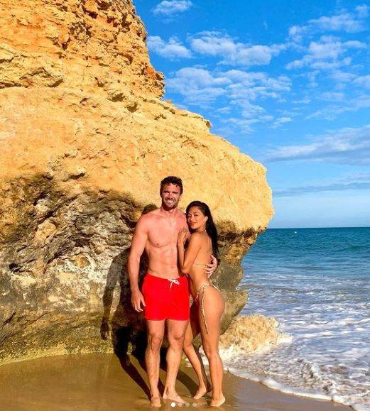 nikol sercinger prezgodna u bikiniju