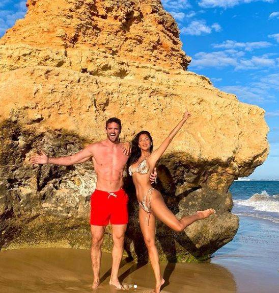 nikol sercinger prezgodna u bikiniju