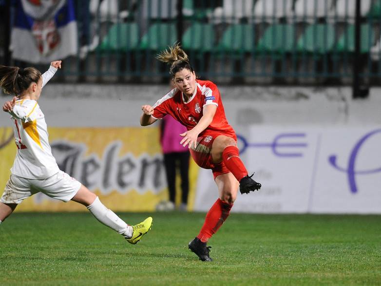 dejana stefanovic fudbalerka gol
