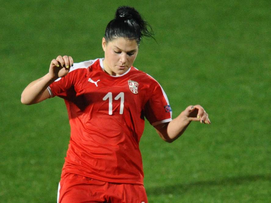 dejana stefanovic fudbalerka gol