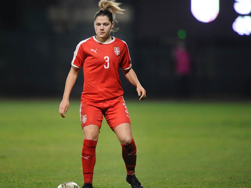 dejana stefanovic fudbalerka gol