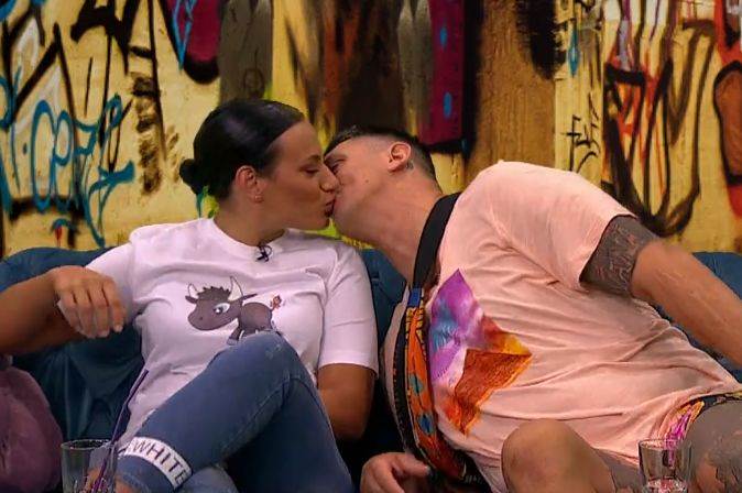 Kristijan Golubović zida kuću