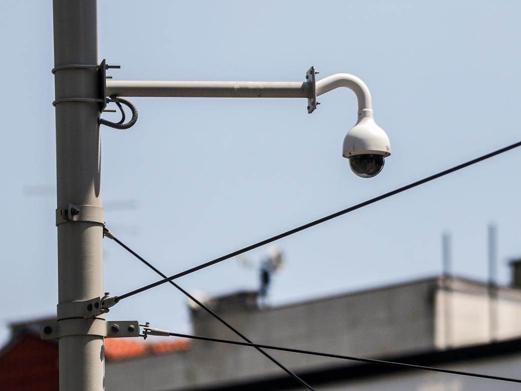 Očuh postavio skrivenu kameru u sat u Zaječaru