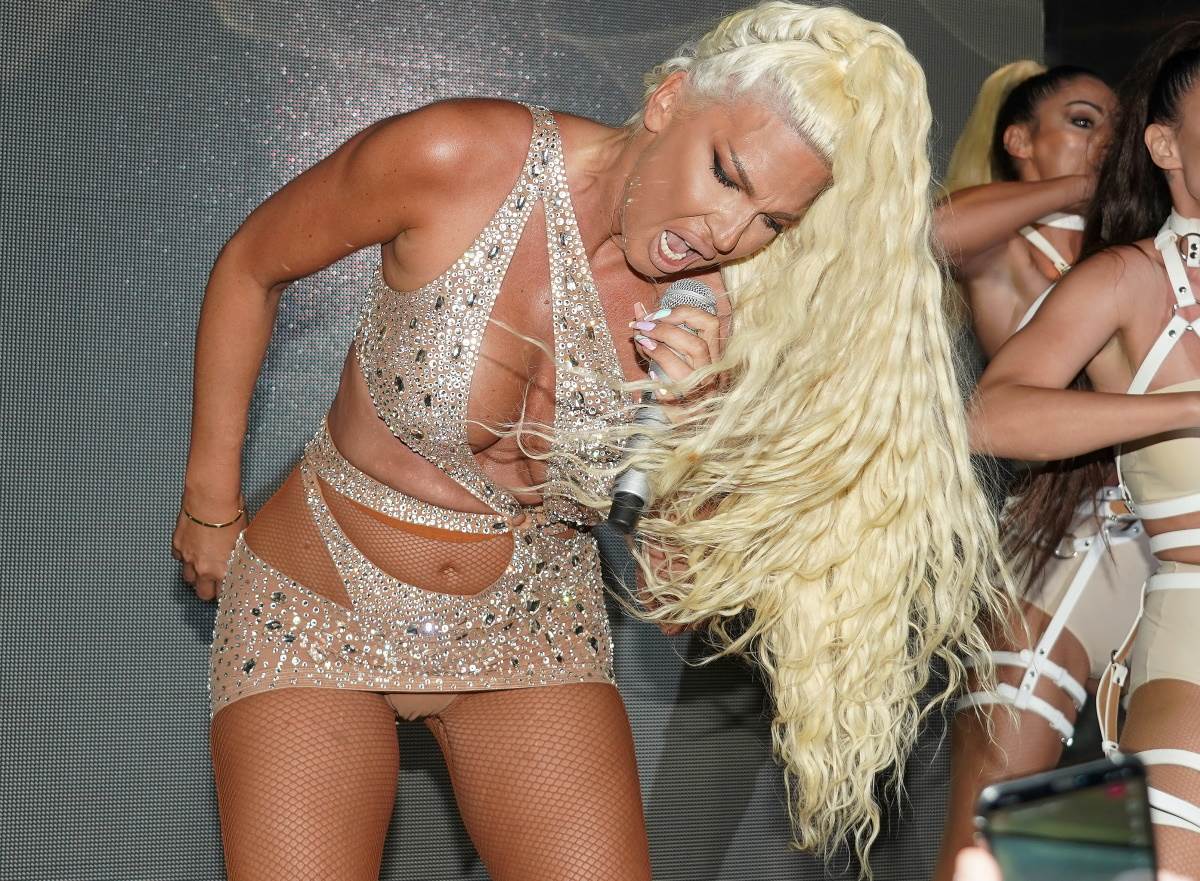 Jelena Karleuša u tangama