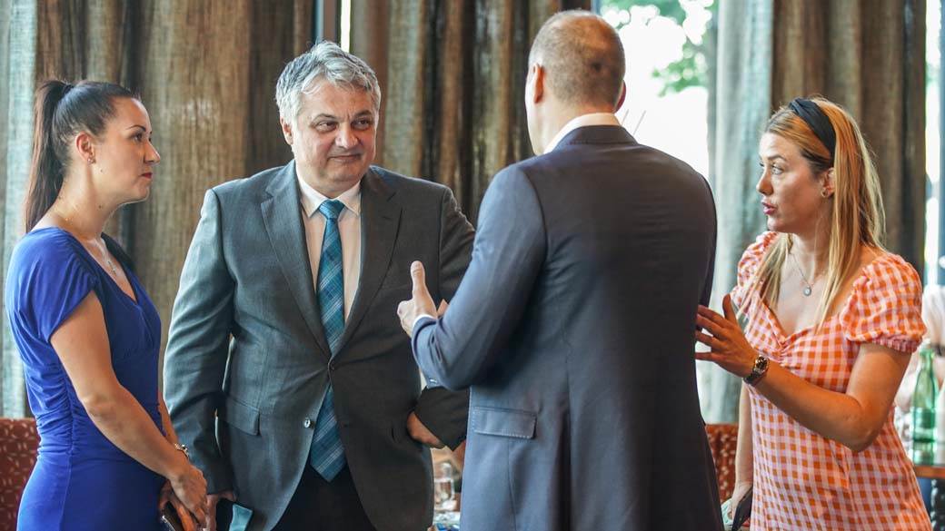 superstar uzbudljiva jesen ubice drzavni sluzbenik