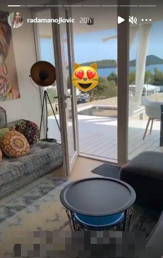 rada manojlovic na moru u hrvatskoj