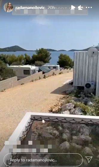 rada manojlovic na moru u hrvatskoj