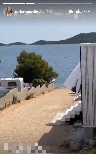 rada manojlovic na moru u hrvatskoj