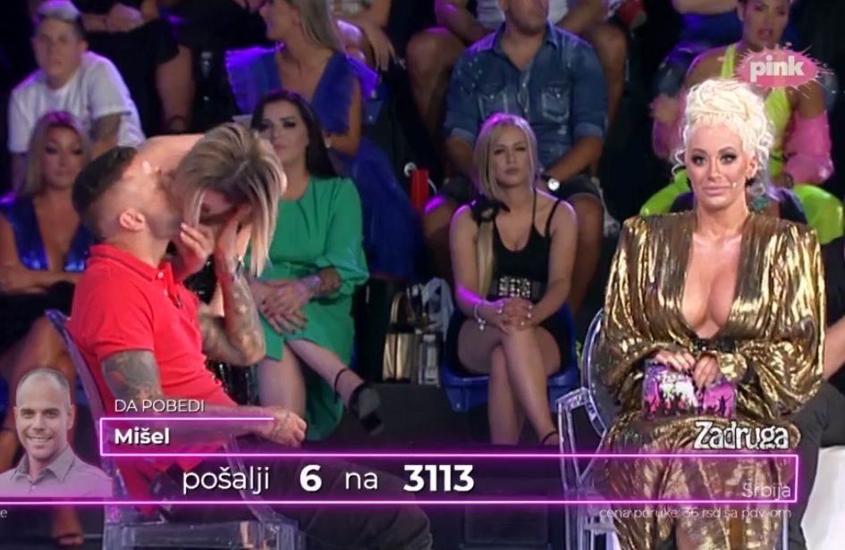 sa tara simov poljubac u finalu