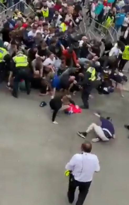 finale engleska italija navijaci upali na stadion