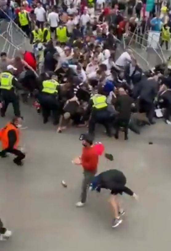 finale engleska italija navijaci upali na stadion