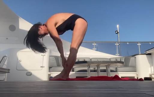 ketrin zita dzons vezba u bikiniju