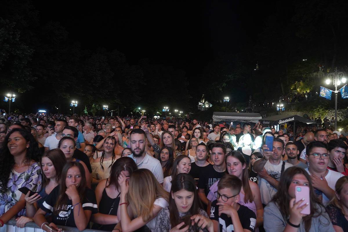tijana milentijević bez donjeg vesa vrnjacka banja fotografije