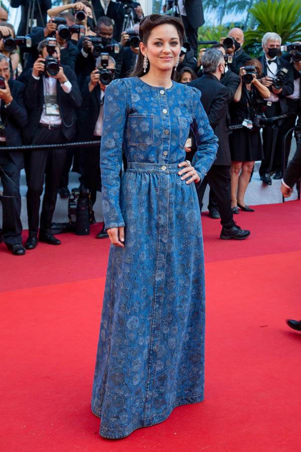 marion kotijar srebrna haljina kan