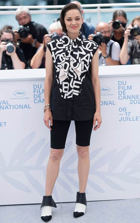 marion kotijar srebrna haljina kan