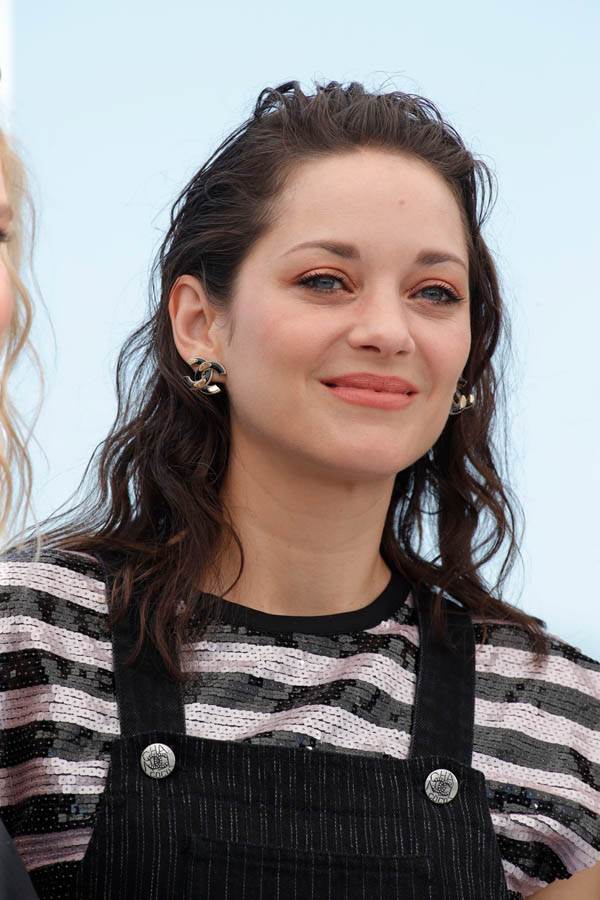 marion kotijar srebrna haljina kan