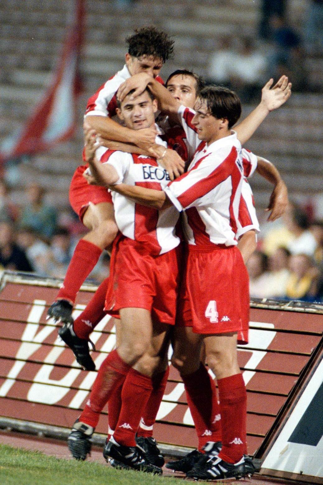 Novi dres Crvene zvezde kao retro Beobanka