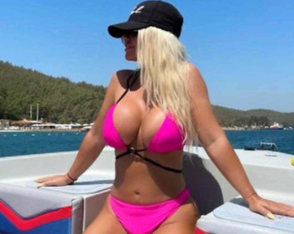 Dara Bubamara u bikiniju