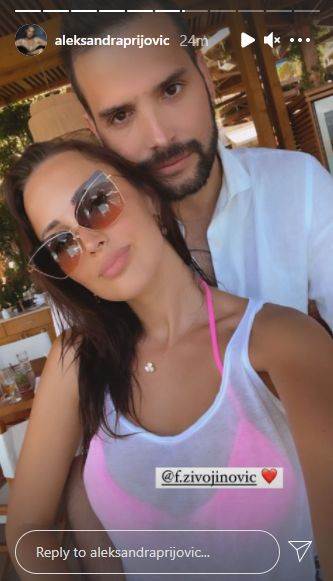 Aleksandra Prijović i Filip Živojinović zagrljeni u bazenu