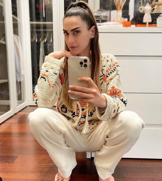 Melisa Sata se slikala u tangama