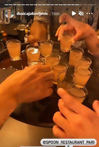 Dušica Jakovljević s dečkom Čavom u Parizu