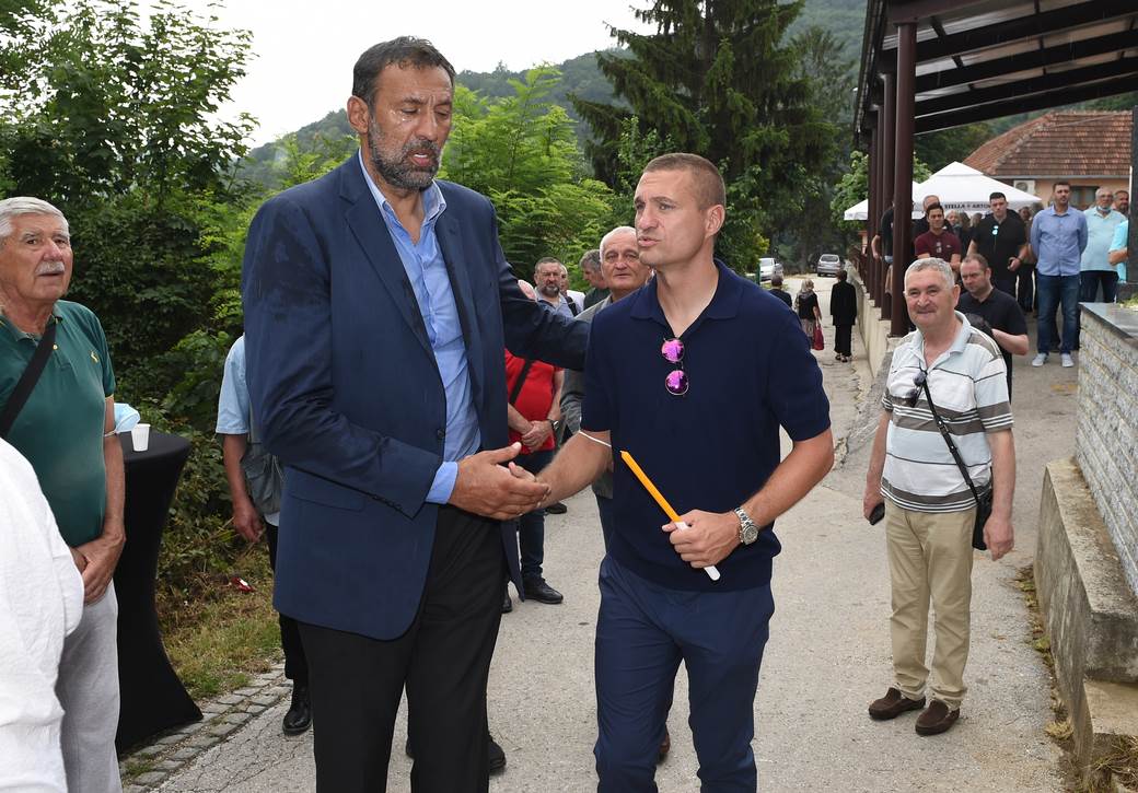 Vlade Divac na sahrani Radomira Antića