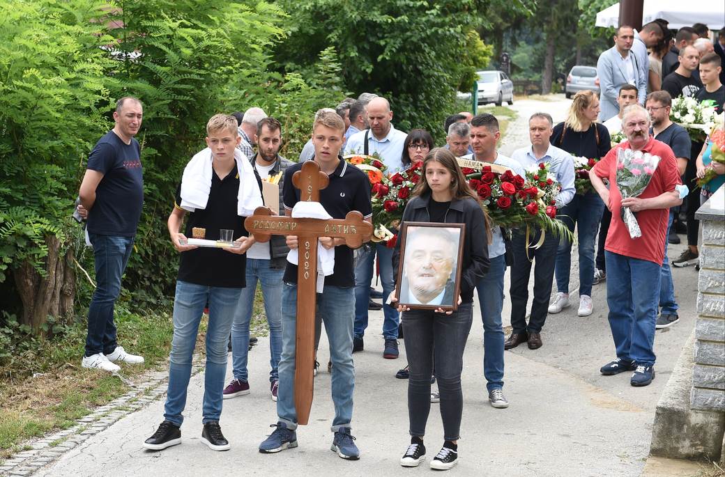 Vlade Divac na sahrani Radomira Antića