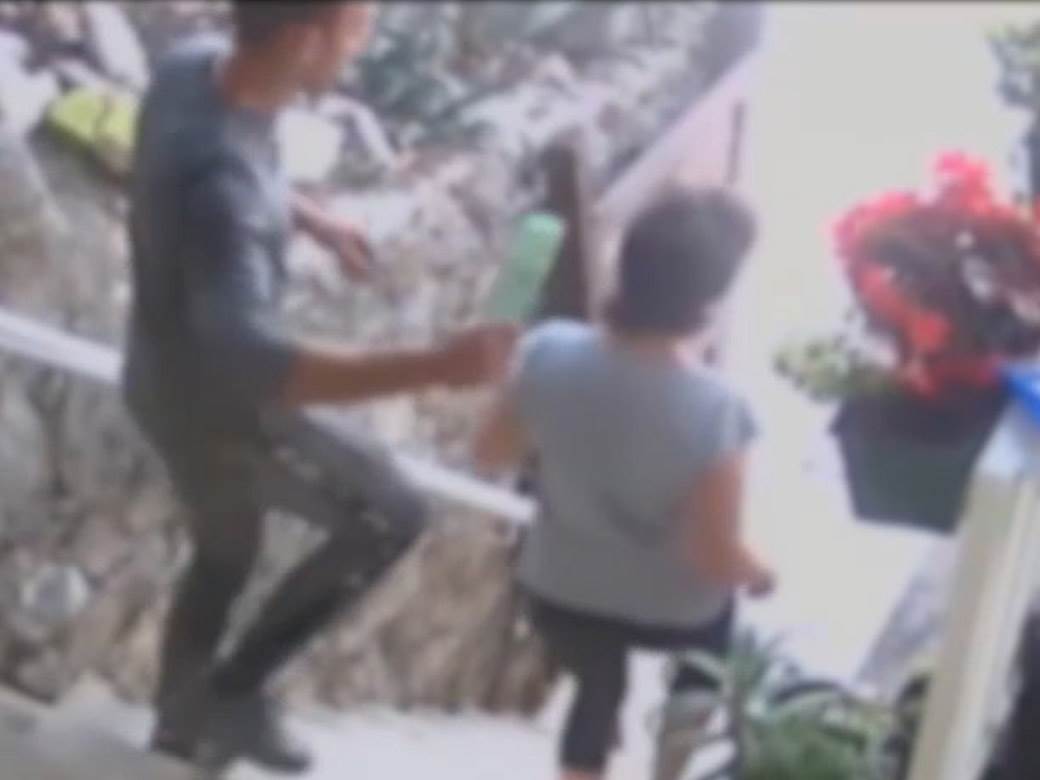 Pretukao dve žene u Splitu