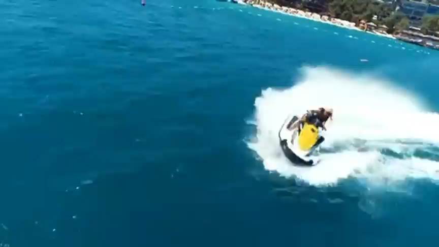 Dara Bubamara vozi skuter u Turskoj