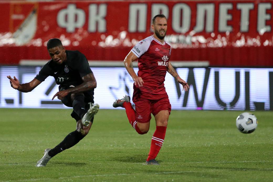 Rikardo Gomeš gol za Partizan protiv Proletera sa 20 metara