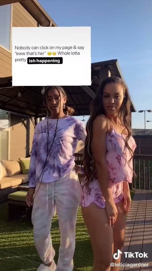 Majka i ćerka izgledaju kao drugarice