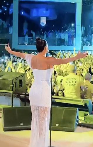 Viktor Živojinović s verenicom u provodu