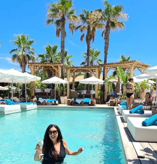 Dragana Mirković o slikanju u kupaćem