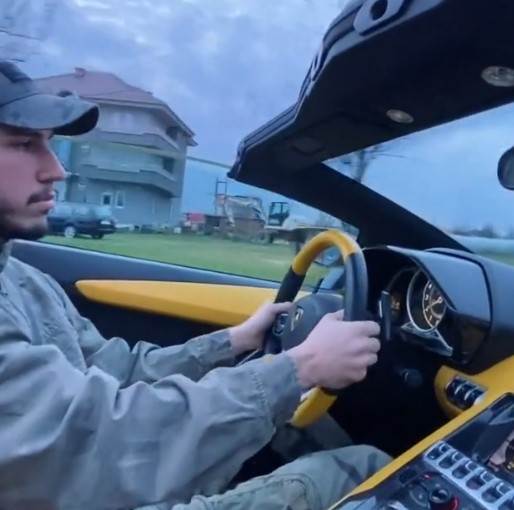 Kimi ispraznio vodu iz bazena s terase