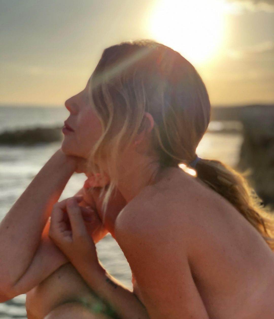 Alesija Markuzi slike u toplesu 