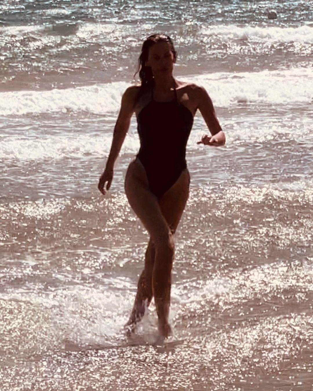 Alesija Markuzi slike u toplesu 