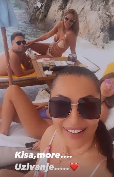 Ceca Ražnatović u kupaćem